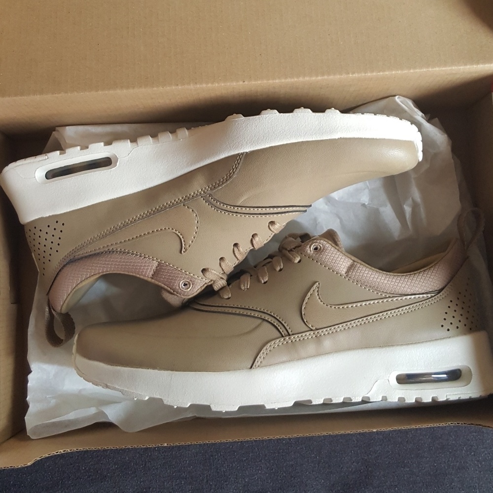 Nike air max thea desert camo tan beige